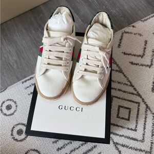 Gucci Off-White Sneakers with Red and Green Accents